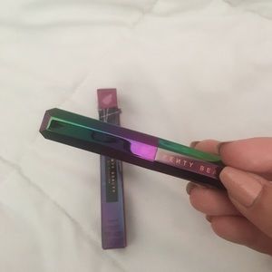 Fenty Beauty: Starlit lipstick in Gravity